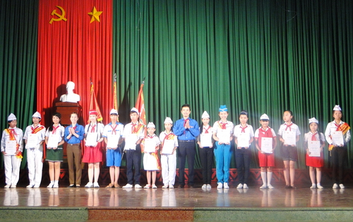 Trao công nhận 16 em đội viên đạt danh hiệu Chỉ huy Đội giỏi tỉnh Đắk Lắk năm học 2014 – 2015
